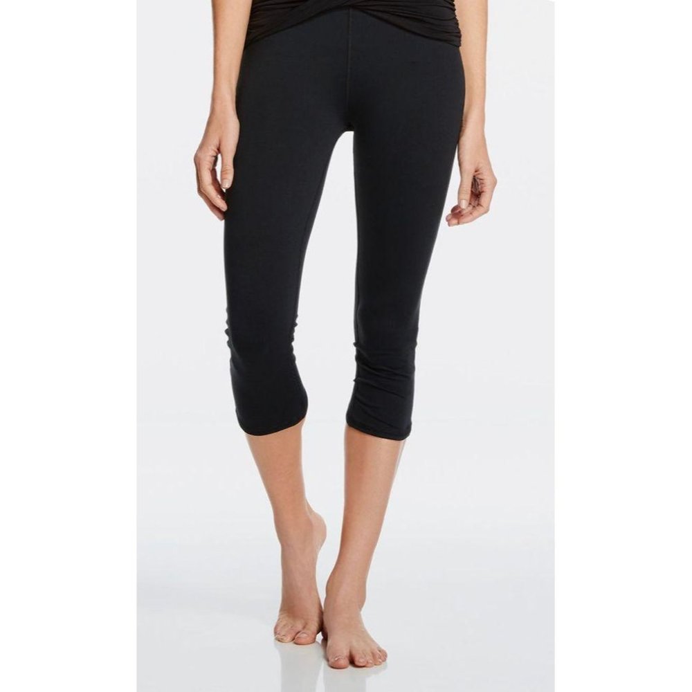 NEW Fabletics Kastos Capri Legging Black Small - Picture 2 of 9